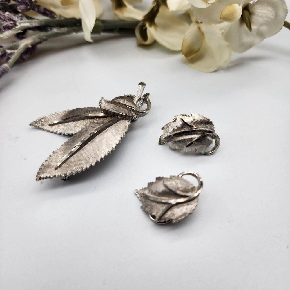 Vintage Signed B.S.K. Silver Tone Leaf Brooch Pin clip Earrings Parure Set